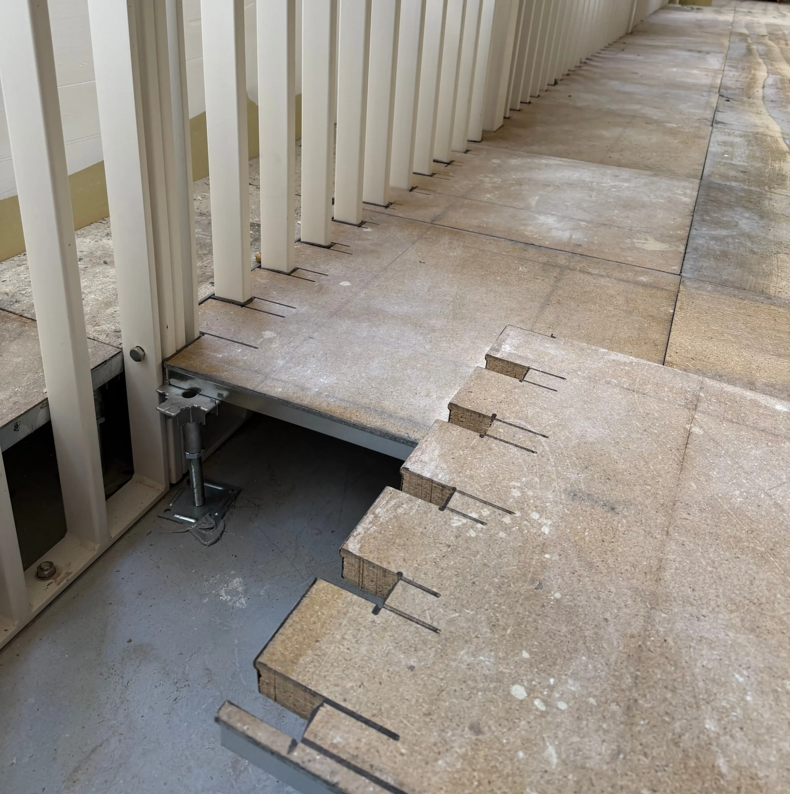 Coupe difficile de dalle de plancher technique